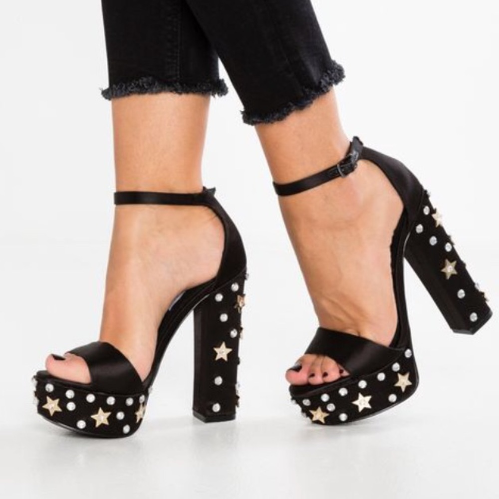 ❗️SOLD❗️Steve Madden Black Satin Glory Heel